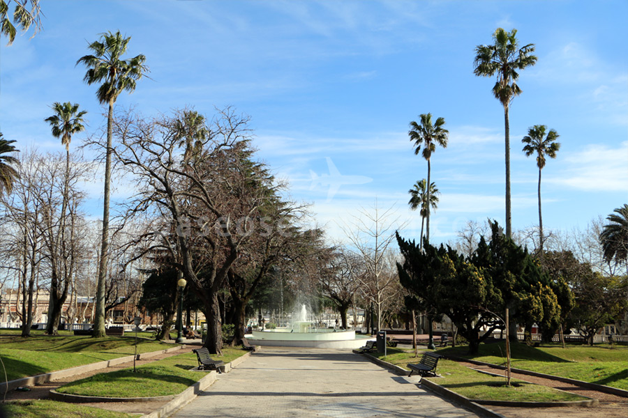 Plaza 25 de Agosto, Colonia